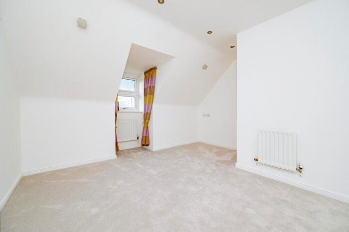 3 Bedroom Terraced House For Sale In Morgan Close, Luton, Bedfordshire, LU4