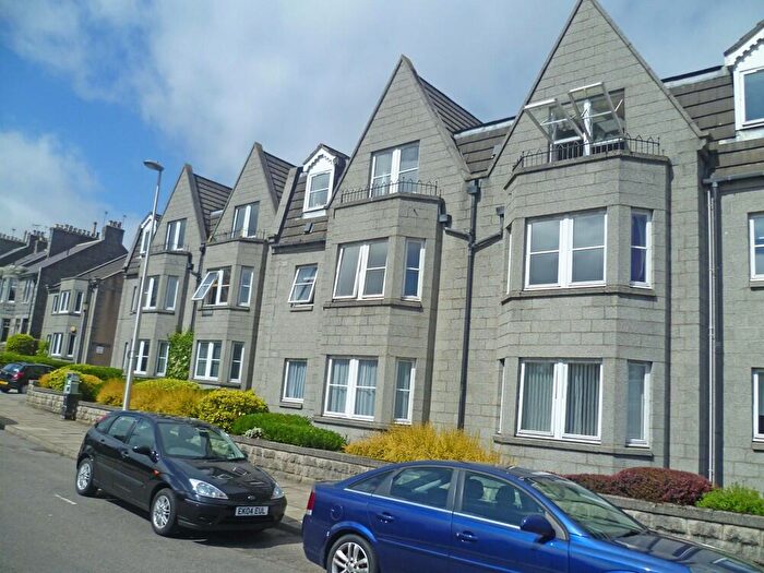 2 Bedroom Flat To Rent In Albury Gdns, Aberdeen, AB11