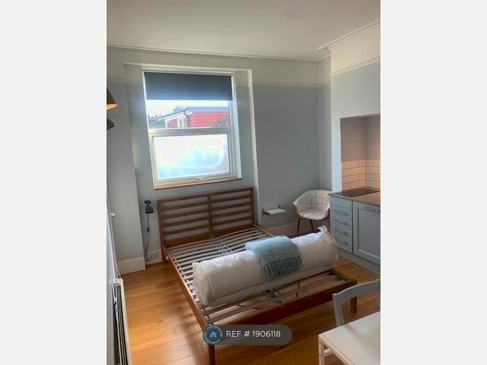 Studio To Rent In Leytonstone Road, London, E15