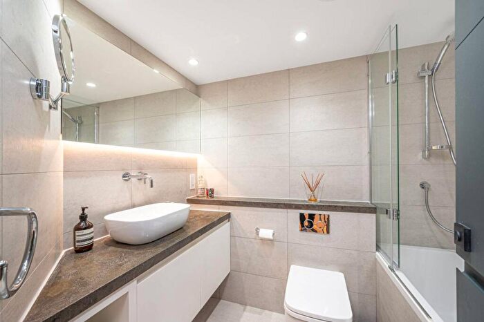 3 Bedroom Flat For Sale In Belsize Avenue, Belsize Park, London, NW3
