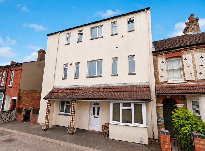2 Bedroom Apartment For Sale In Roff Avenue, Bedford, MK41