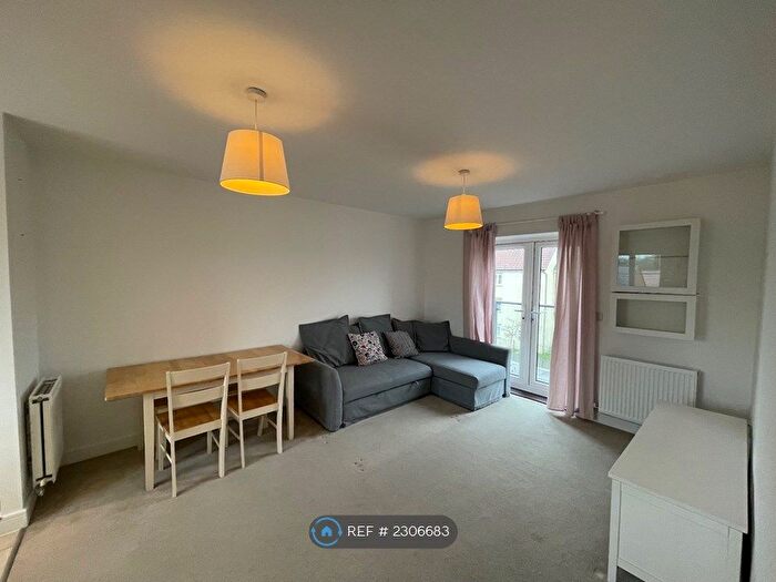 2 Bedroom Flat To Rent In Newland Avenue, Bishop's Stortford, CM23