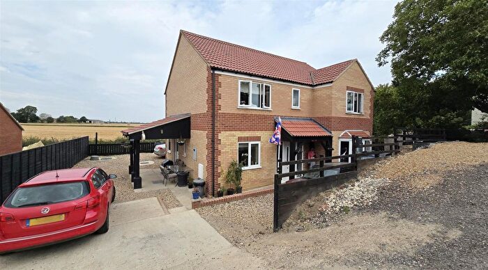 4 Bedroom Detached House For Sale In South-Eau Bank, Throckenholt, PE12