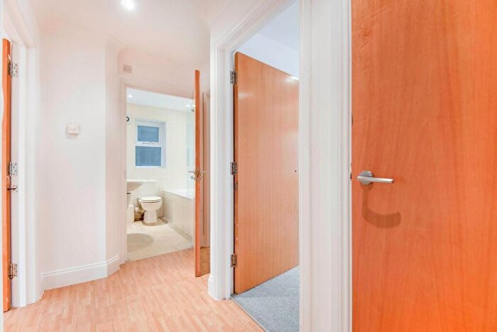 2 Bedroom Flat To Rent In Brocket Road, Hoddesdon, EN11