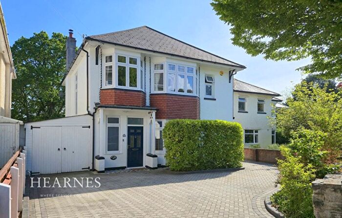 4 Bedroom Detached House For Sale In Brackendale Road, Queens Park, Bournemouth, BH8