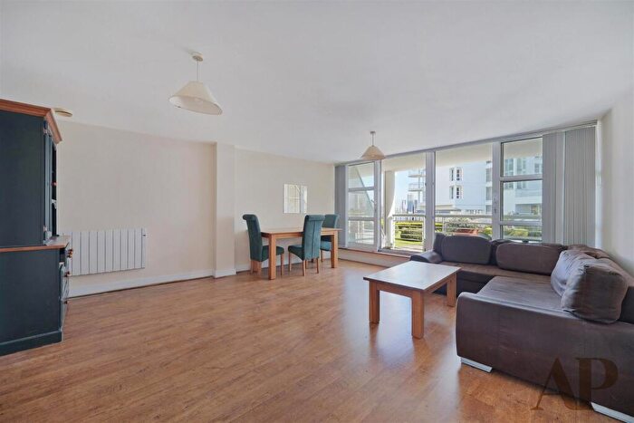 2 Bedroom Flat To Rent In Pierhead Lock, Canary Wharf, E14