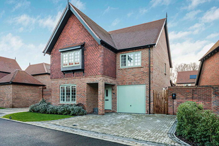 4 Bedroom Detached House For Sale In Fallow Close, Cranleigh, GU6