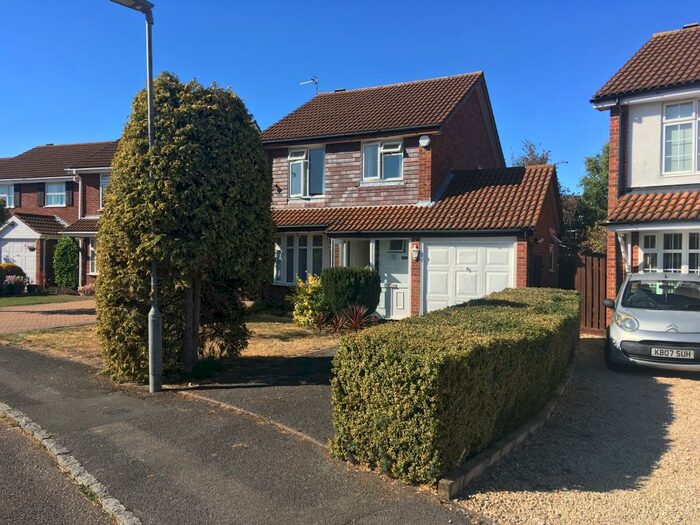 3 Bedroom Detached House To Rent In Nash Close, Aylesbury, HP21