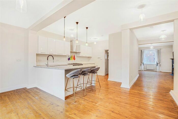 4 Bedroom Semi-Detached House To Rent In Penistone Road, London, SW16