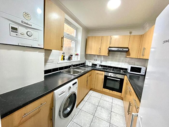 4 Bedroom Detached House To Rent In Park View, Acton, W3