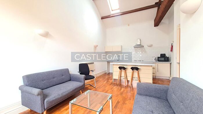 1 Bedroom Flat To Rent In Chancery Lane, Huddersfield, HD1
