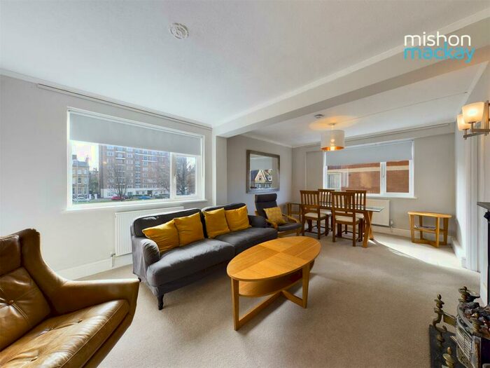 3 Bedroom Flat To Rent In Grand Avenue, Hove, BN3