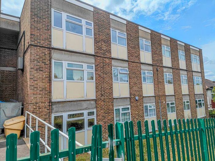 2 Bedroom Maisonette To Rent In Brent Road, Plumstead, London, SE18