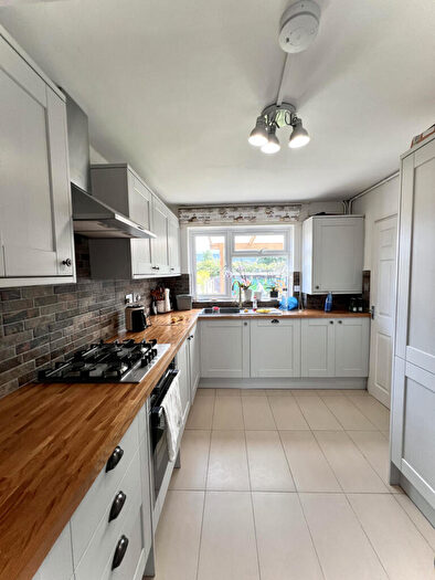 3 Bedroom Terraced House To Rent In Avondale Crescent, EN3