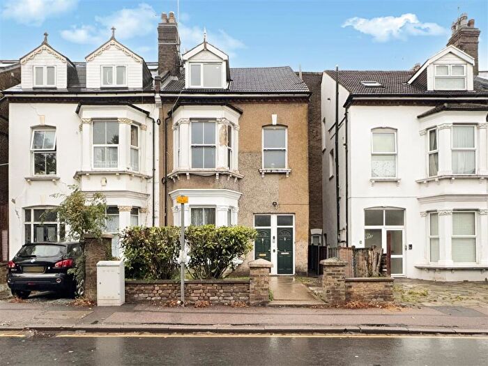 2 Bedroom Flat To Rent In Claremont Road, NW2
