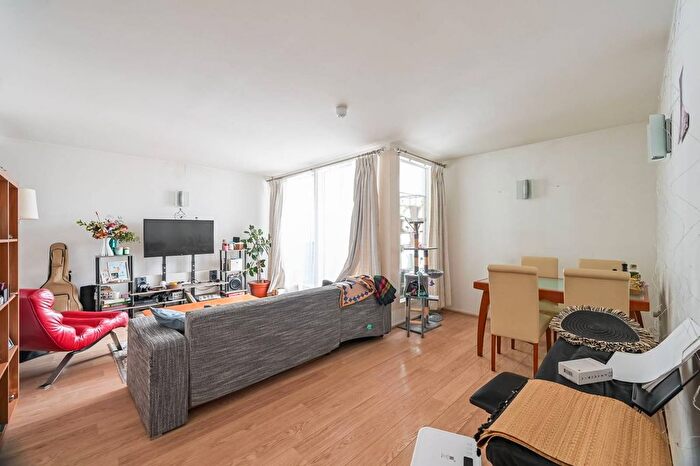 2 Bedroom Flat For Sale In Corona Building, Canary Wharf, London, E14