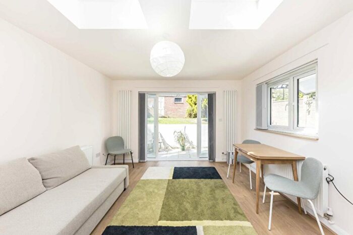 3 Bedroom Maisonette To Rent In Devonshire Road, Forest Hill, SE23