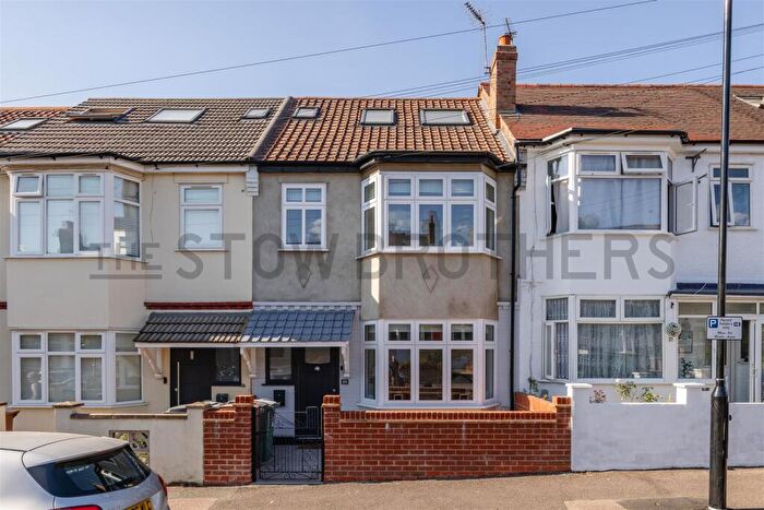 4 Bedroom House To Rent In Pentire Road, Walthamstow, E17