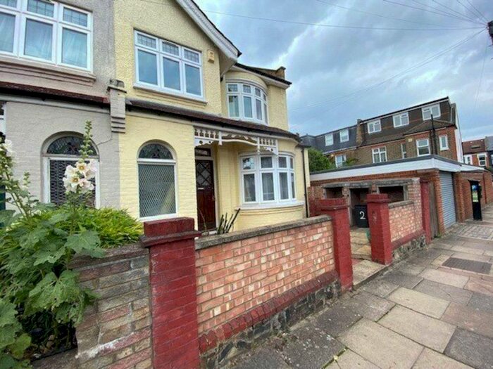 3 Bedroom Flat To Rent In Montana Road, Tooting Bec, London, SW17