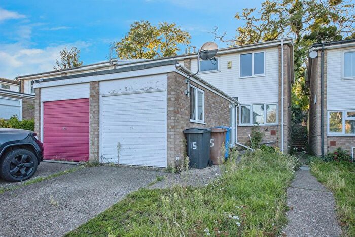 3 Bedroom Semi-detached House For Sale In North Hill Gardens, Ipswich, IP4