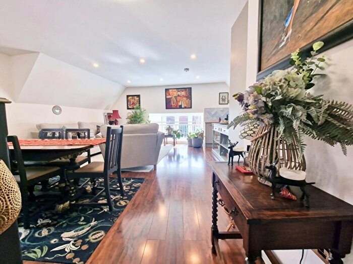 2 Bedroom Apartment To Rent In The Borough, Farnham, GU9