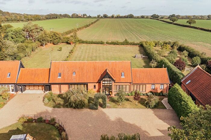 5 Bedroom Barn Conversion For Sale In Lower Street, Salhouse, Norfolk, NR13