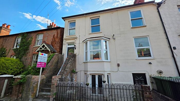 1 Bedroom Flat For Sale In Hampstead Road, Dorking, RH4