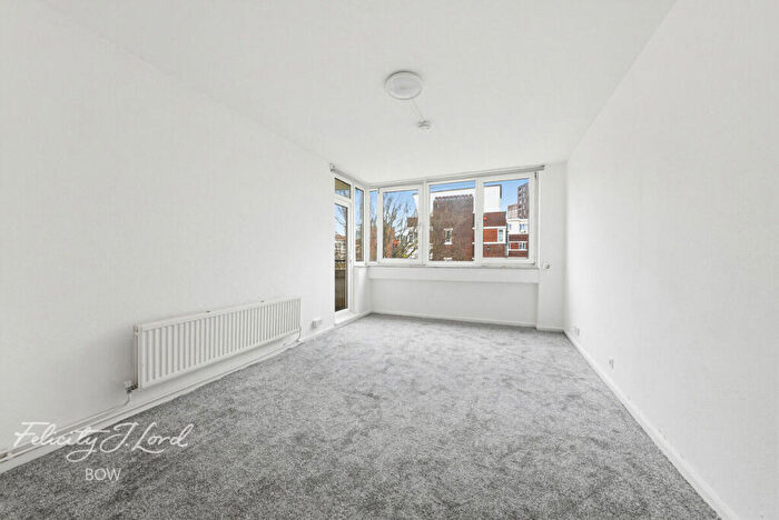 3 Bedroom Flat For Sale In Poplar High Street, London, E14