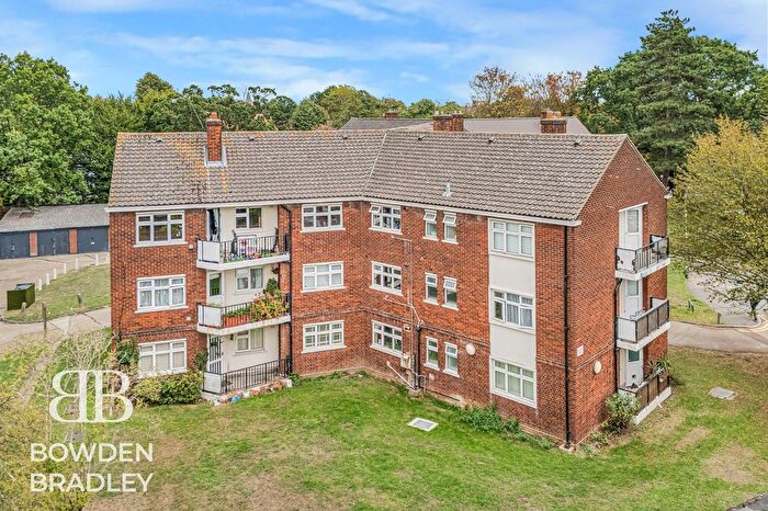 3 Bedroom Flat For Sale In Hermitage Walk, South Woodford, E18