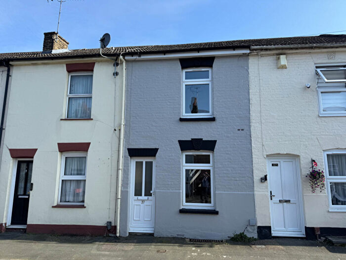 2 Bedroom Terraced House For Sale In Fox Street, Kent, ME7