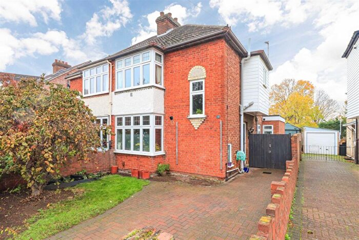 3 Bedroom Semi Detached House For Sale In Lovell Road, Cambridge, CB4