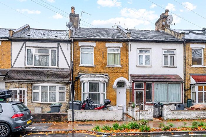 2 Bedroom Flat To Rent In Hornsey Park Road, London, N8
