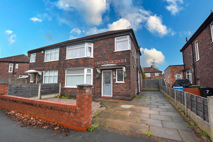 3 Bedroom Semi Detached House For Sale In Clevedon Avenue, Urmston, M41