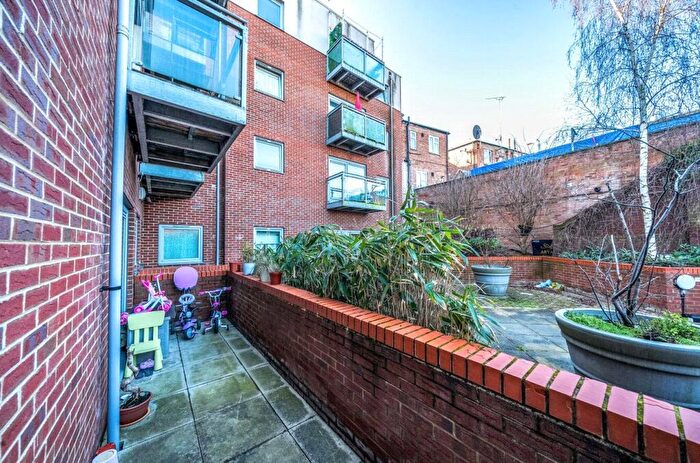 1 Bedroom Apartment For Sale In Kenton Road, Harrow, HA3