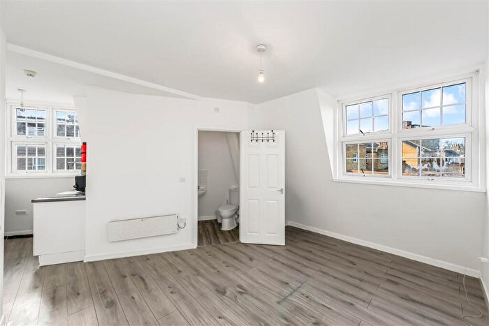 Studio To Rent In Wellington Passage, Wanstead, E11