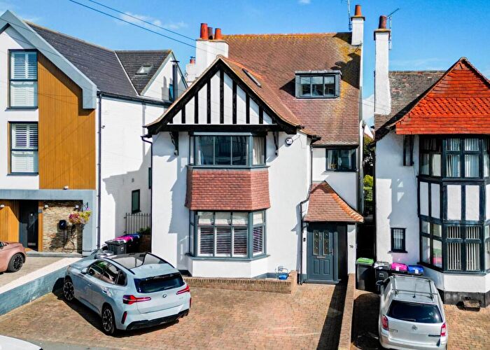 5 Bedroom Detached House For Sale In Leigh Cliff Road, Leigh-On-Sea, SS9