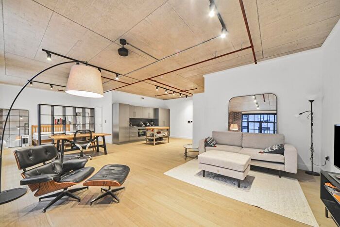 Apartment To Rent In Harbord Square London, E14