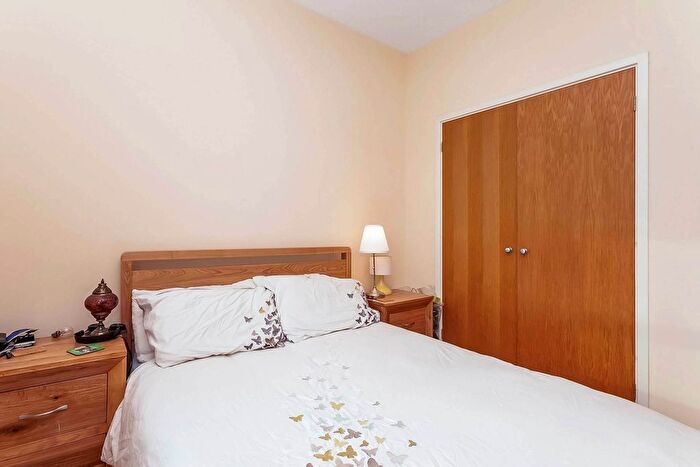 1 Bedroom Flat To Rent In Ferry Lane, Brentford, TW8