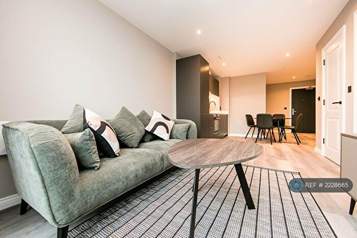 1 Bedroom Flat To Rent In Springwell Gardens, Leeds, LS12