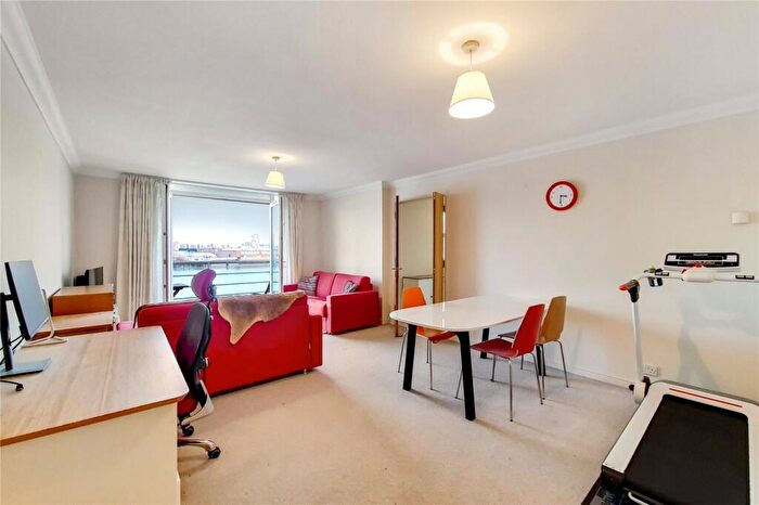 2 Bedroom Flat To Rent In Millennium Drive, Isle Of Dogs, E14