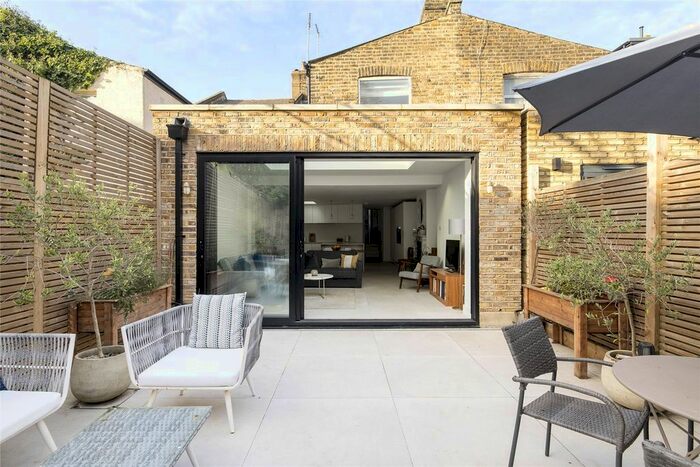 3 Bedroom Property To Rent In Victoria Road, Queens Park, London, NW6