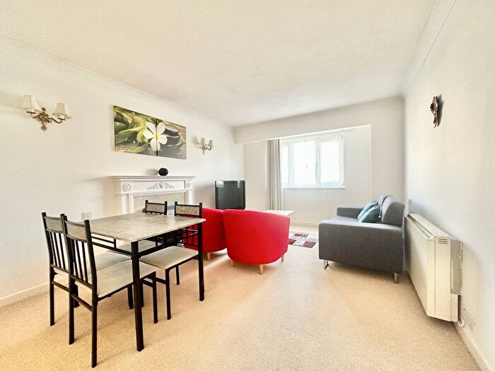 2 Bedroom Flat For Sale In Brancaster Road, Ilford, IG2