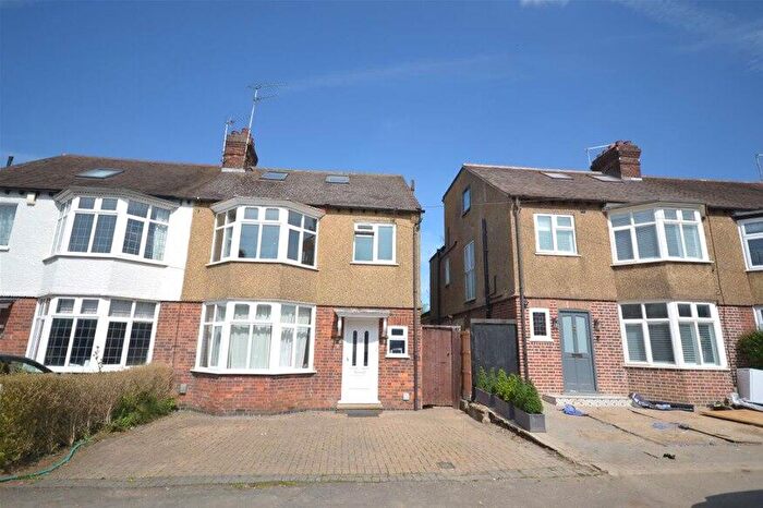 4 Bedroom House To Rent In Overstone Road, Harpenden, AL5