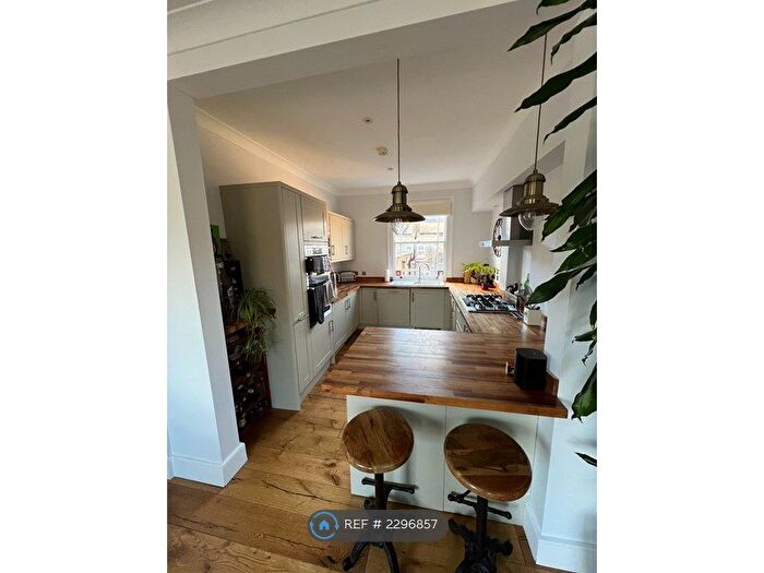 2 Bedroom Flat To Rent In Brixton, London, SW2