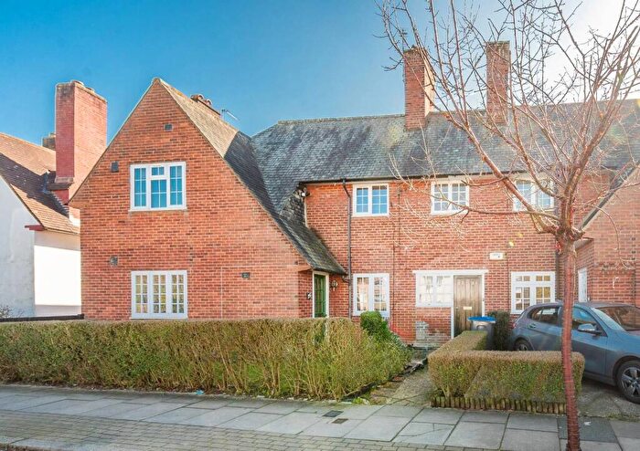 2 Bedroom Maisonette To Rent In Goldsmith Lane, Colindale, London, NW9