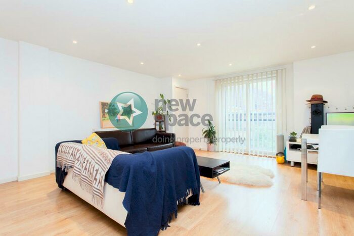 2 Bedroom Apartment To Rent In Shore Road, London Fields, E9