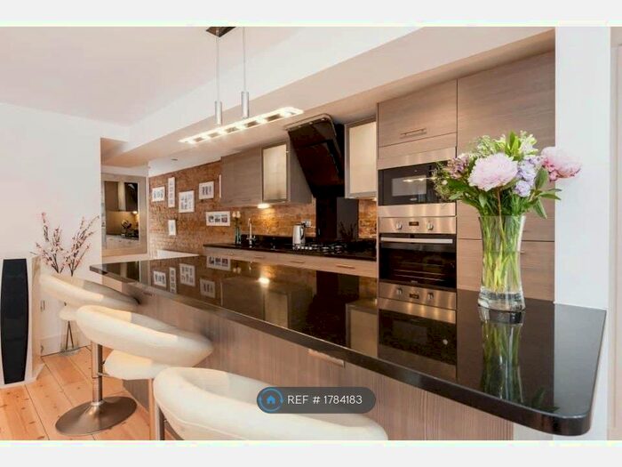 2 Bedroom Flat To Rent In Richmond, Richmond, TW10