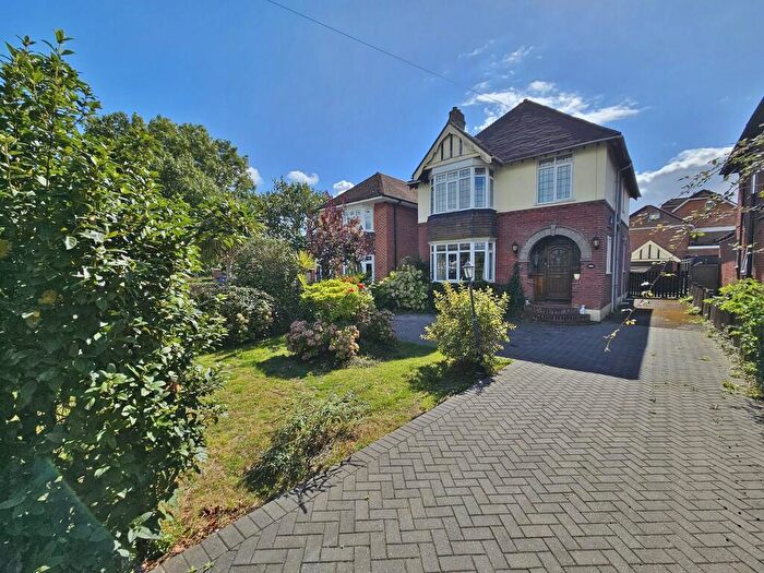 4 Bedroom Detached House For Sale In West Street, Portchester, PO16