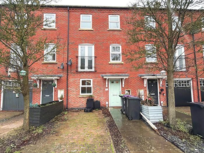 3 Bedroom Town House For Sale In Moorhen Close, Witham St Hughs, LN6