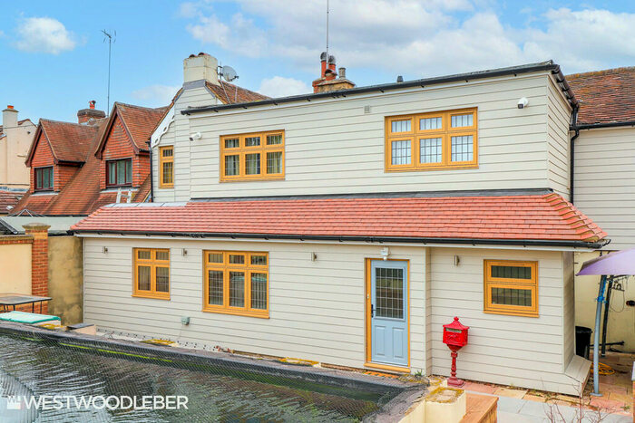 2 Bedroom Semi-Detached Bungalow To Rent In Copthall Green, Waltham Abbey, EN9